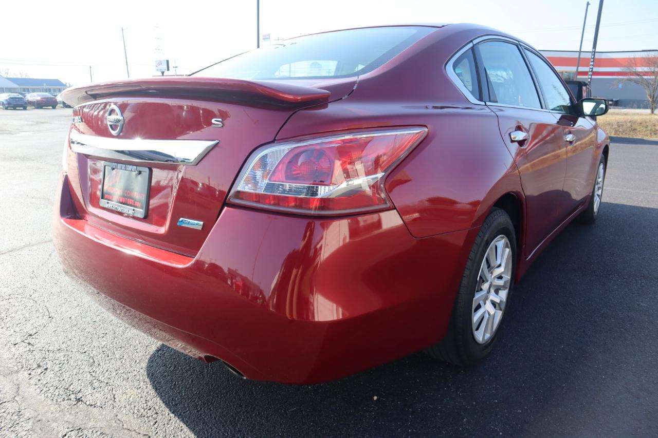 Nissan Altima 4dr Sdn I4 2.5 S 2013