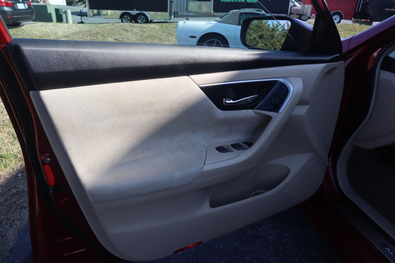 Nissan Altima 4dr Sdn I4 2.5 S 2013