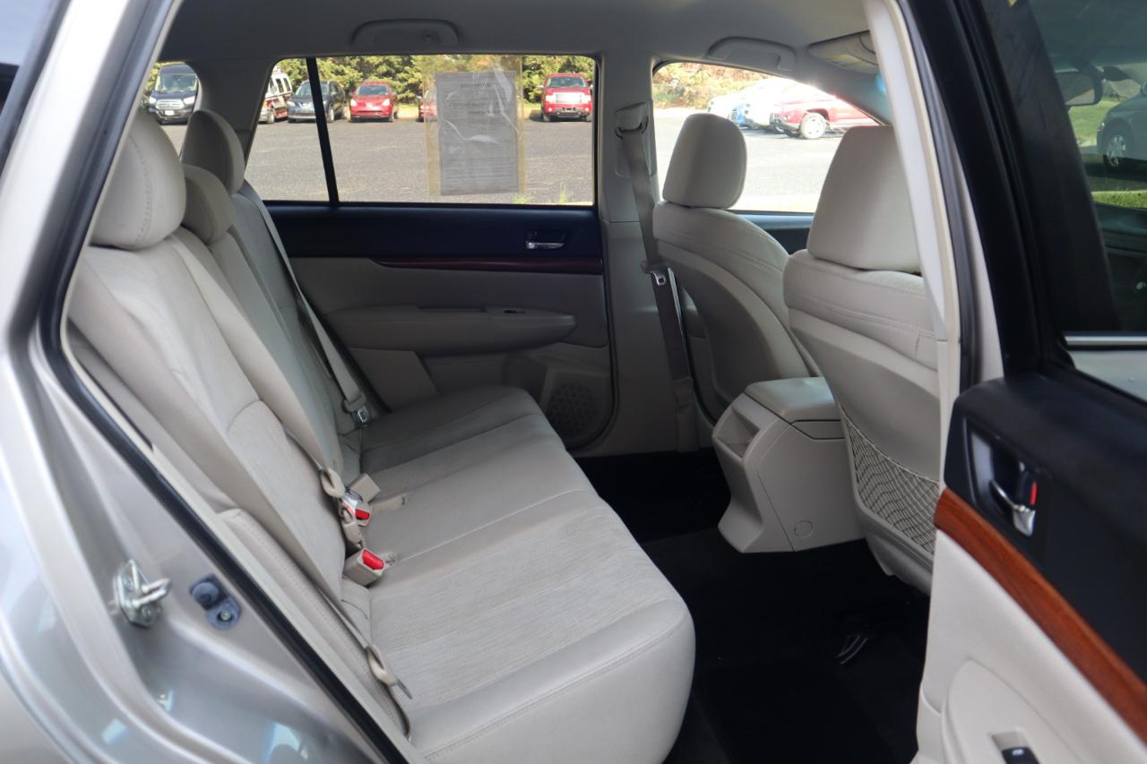 Subaru Outback 4dr Wgn H4 Auto 2.5i Premium 2014
