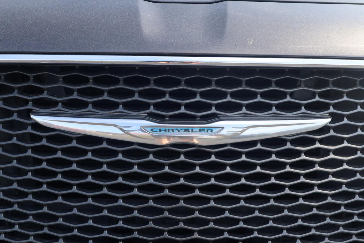 Chrysler 300 4dr Sdn 300C RWD 2015