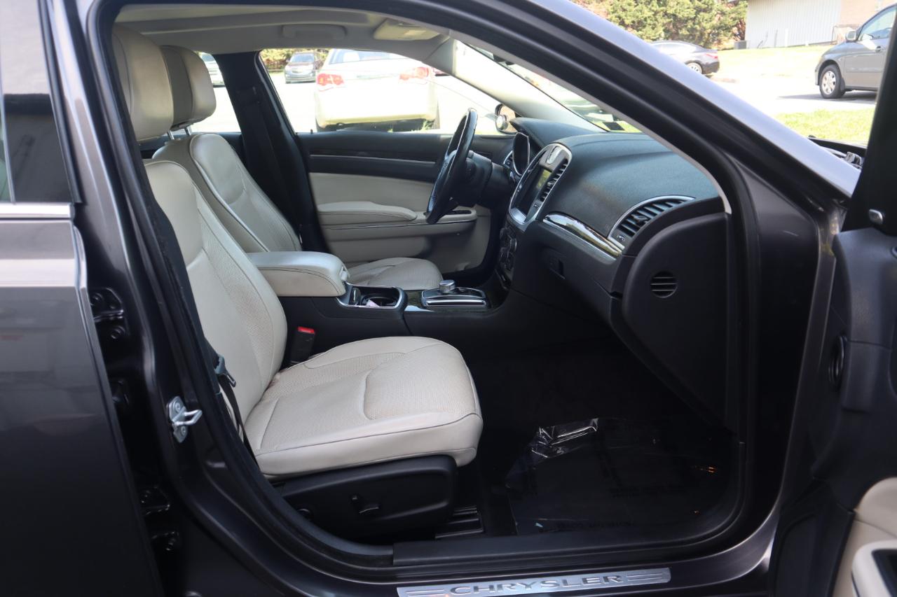 Chrysler 300 4dr Sdn 300C RWD 2015