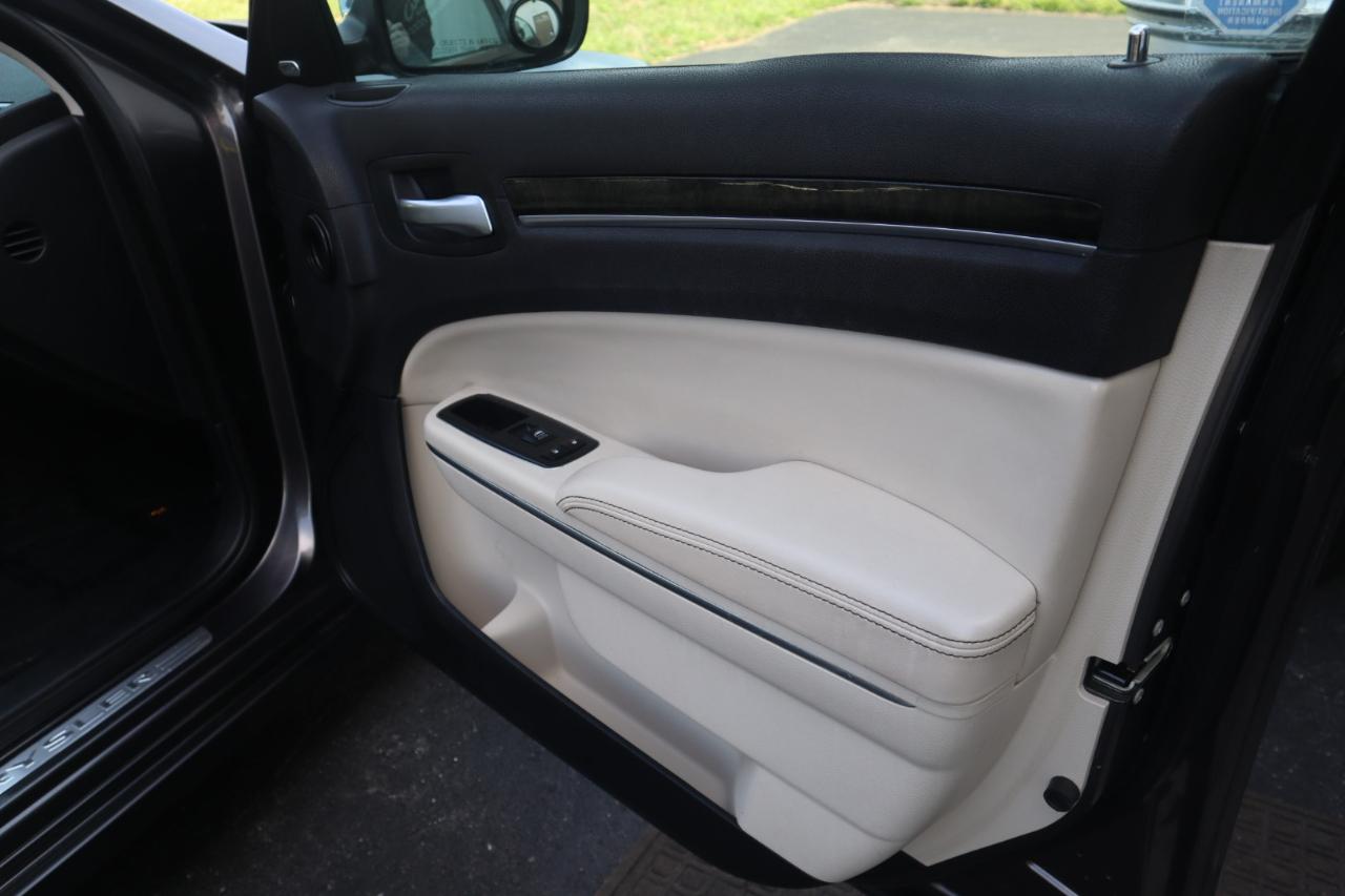 Chrysler 300 4dr Sdn 300C RWD 2015