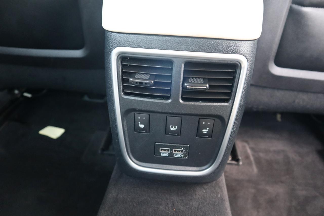 Chrysler 300 4dr Sdn 300C RWD 2015