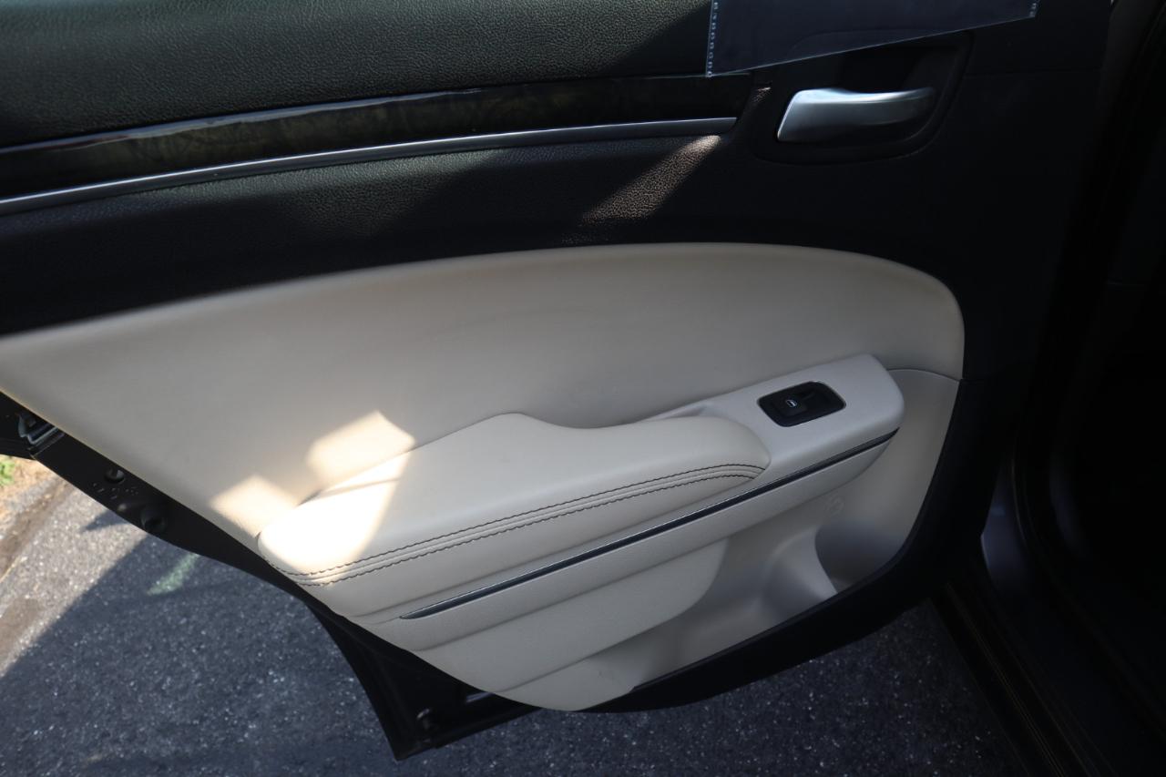 Chrysler 300 4dr Sdn 300C RWD 2015