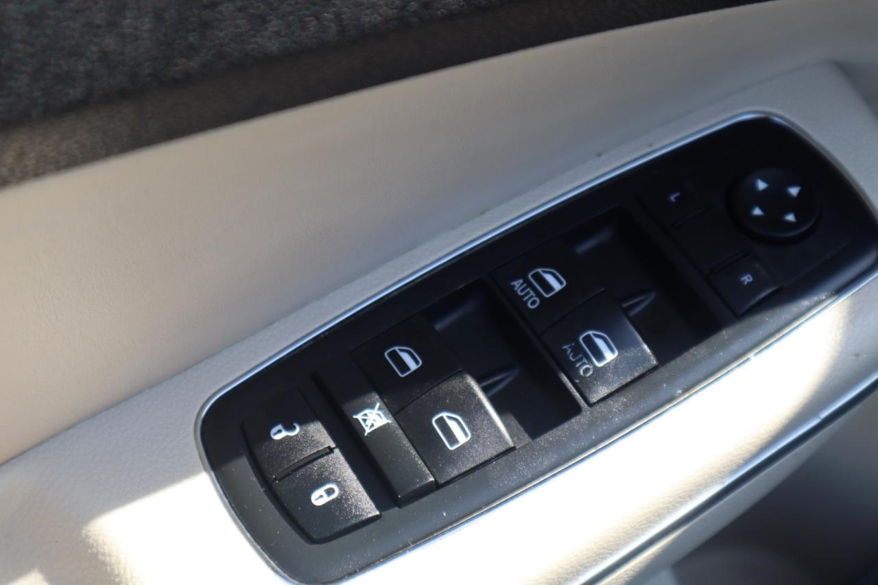 Chrysler 300 4dr Sdn 300C RWD 2015