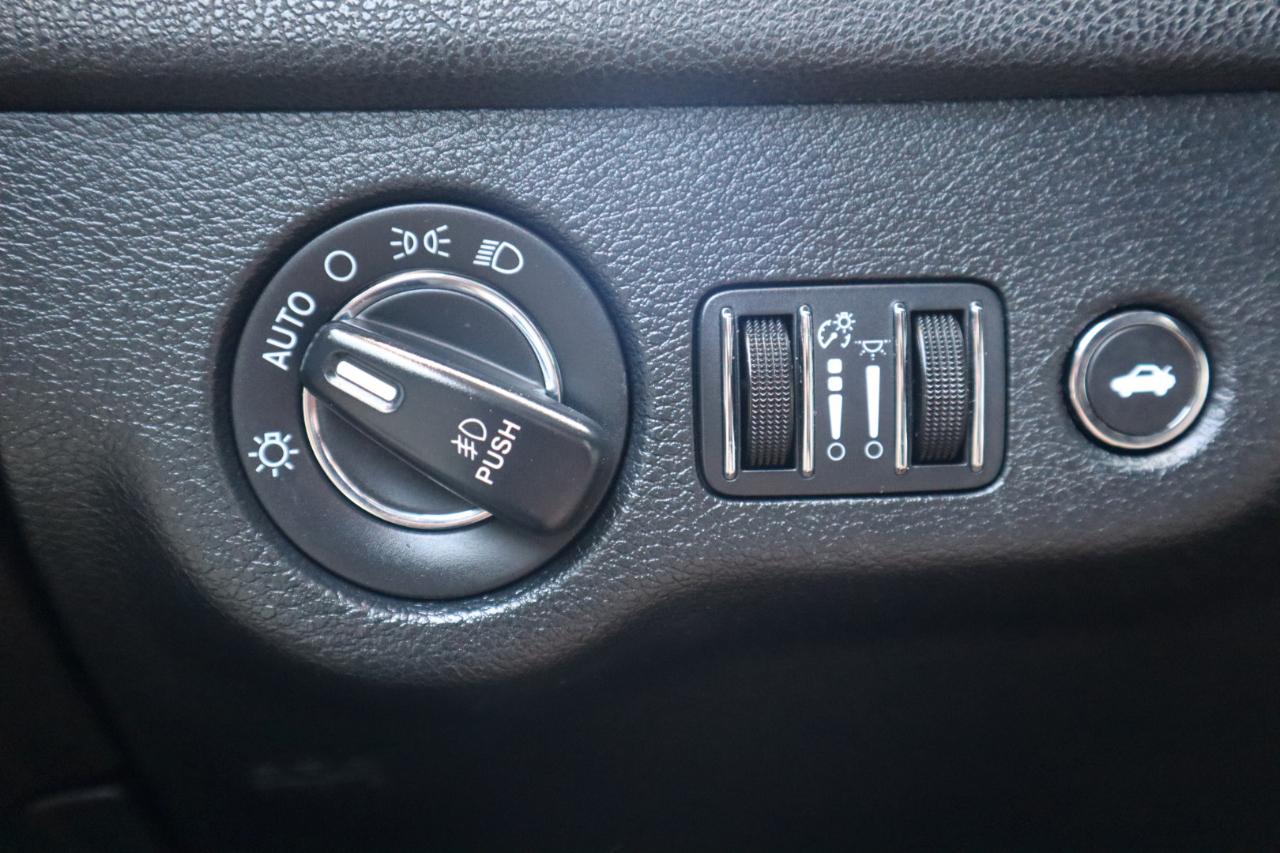 Chrysler 300 4dr Sdn 300C RWD 2015