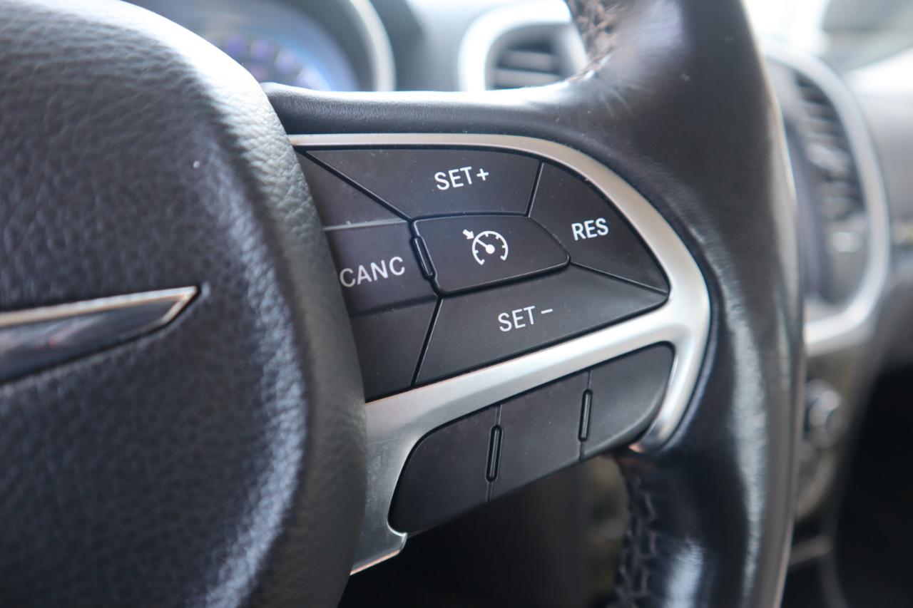 Chrysler 300 4dr Sdn 300C RWD 2015