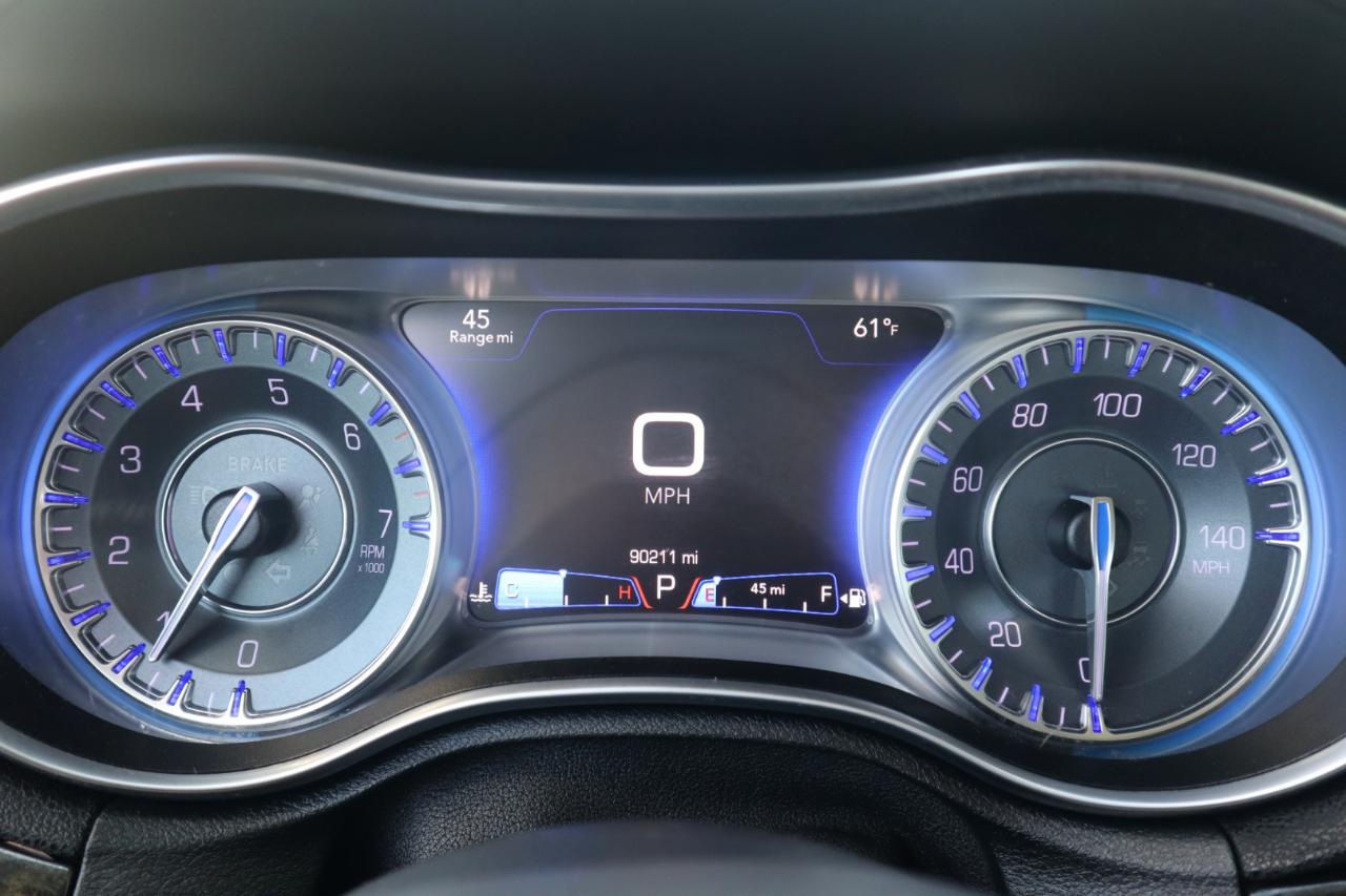 Chrysler 300 4dr Sdn 300C RWD 2015