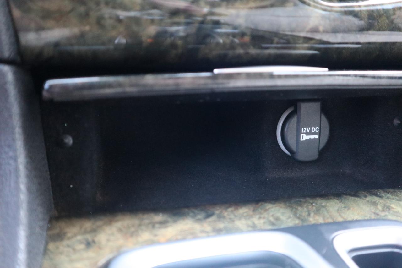 Chrysler 300 4dr Sdn 300C RWD 2015