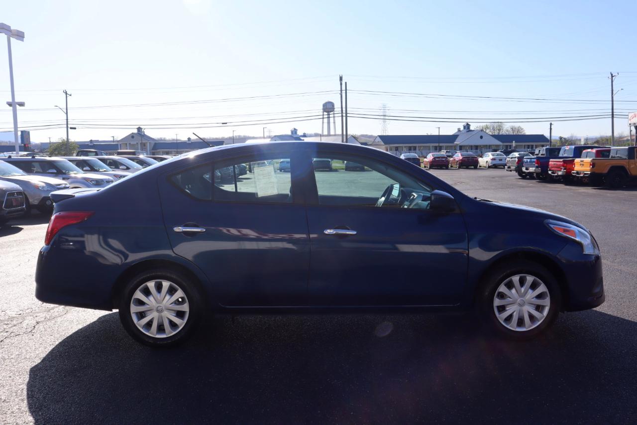 Nissan Versa Sedan SV CVT 2019