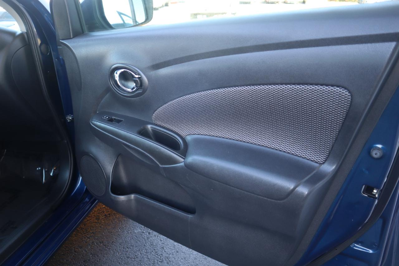 Nissan Versa Sedan SV CVT 2019