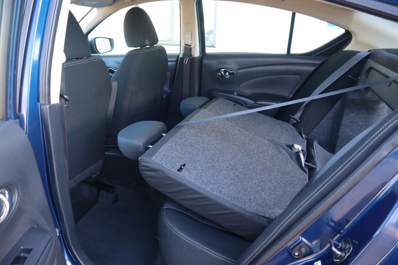 Nissan Versa Sedan SV CVT 2019