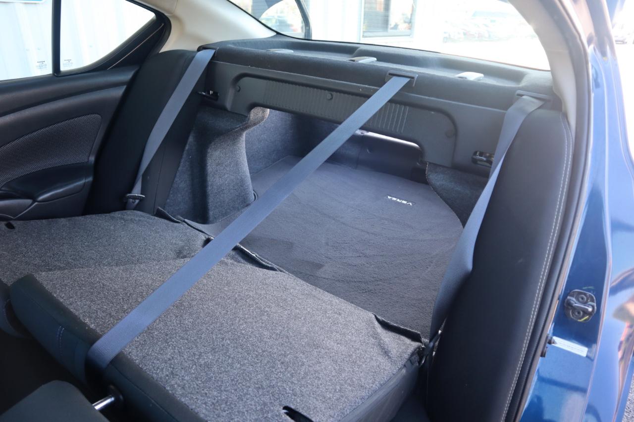 Nissan Versa Sedan SV CVT 2019