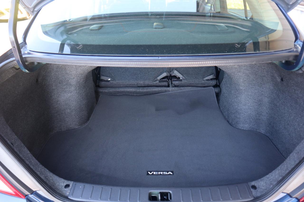 Nissan Versa Sedan SV CVT 2019