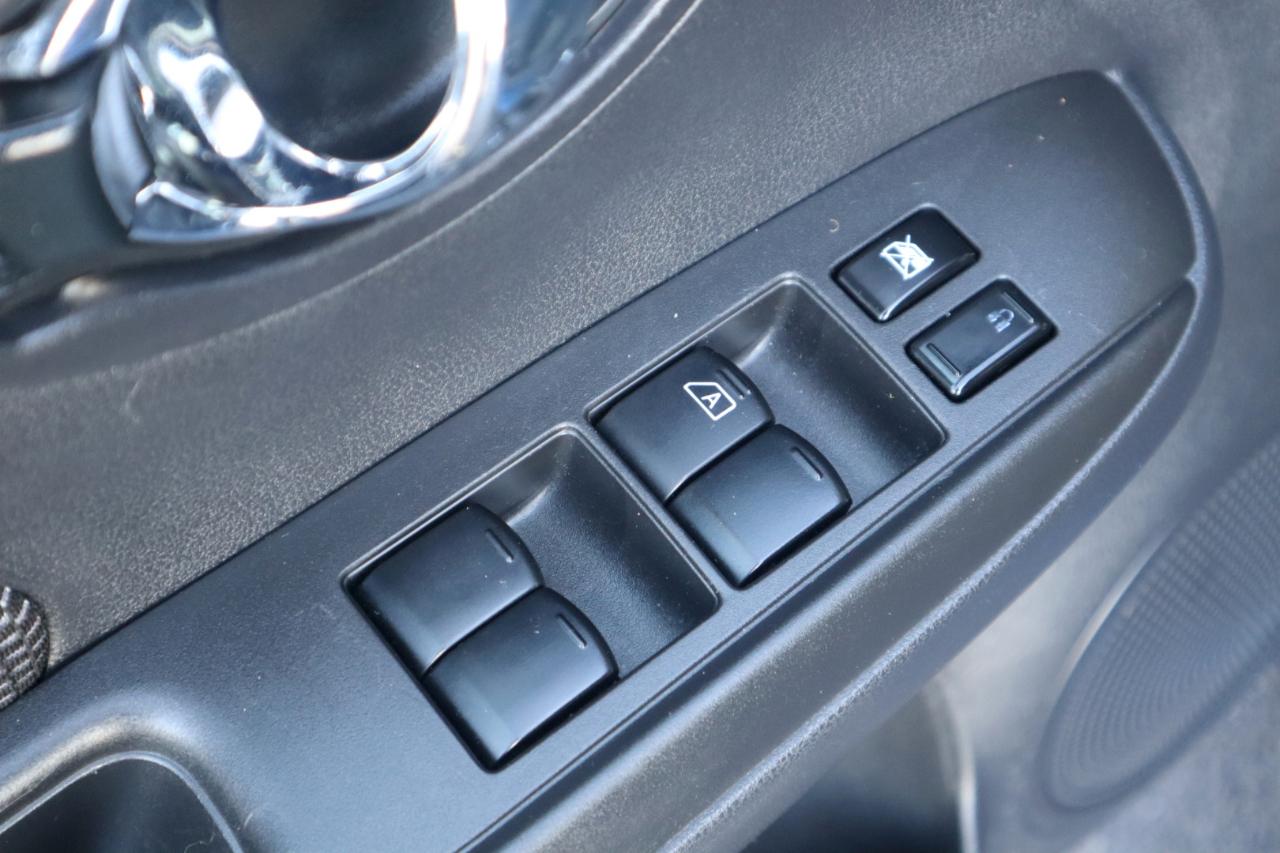 Nissan Versa Sedan SV CVT 2019