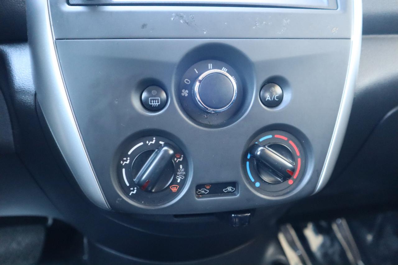 Nissan Versa Sedan SV CVT 2019