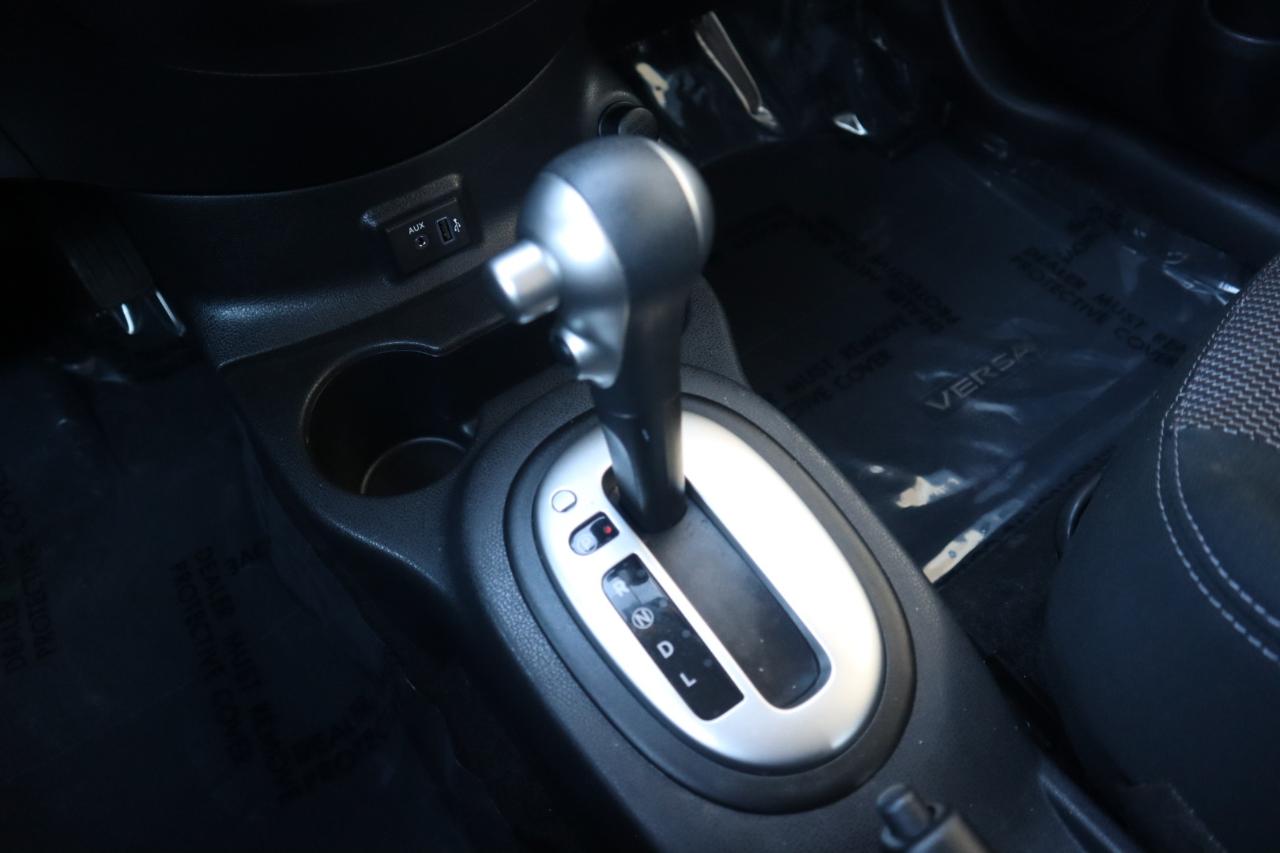 Nissan Versa Sedan SV CVT 2019