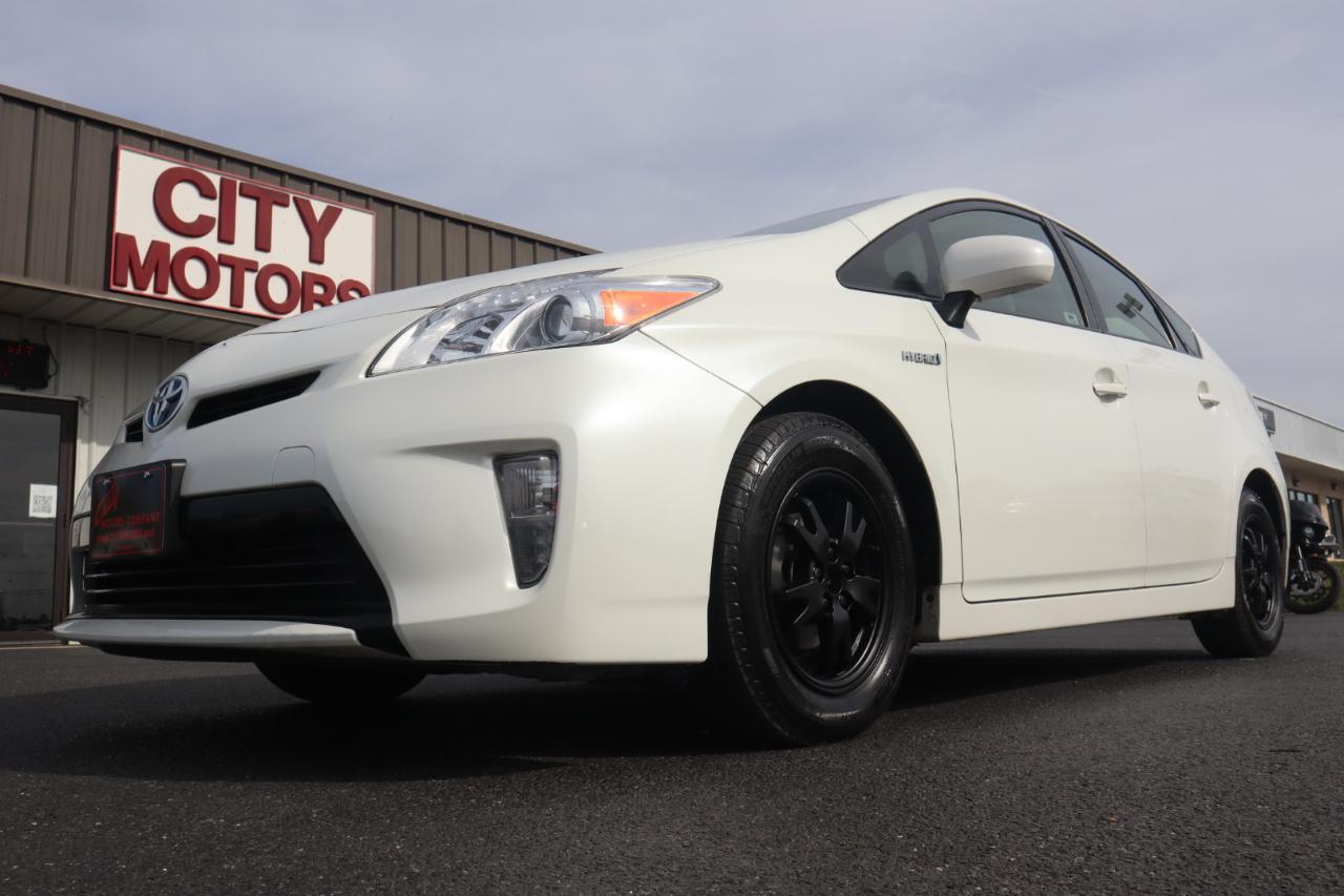 Toyota Prius 5dr HB Persona Series Special Edition (Natl) 2015