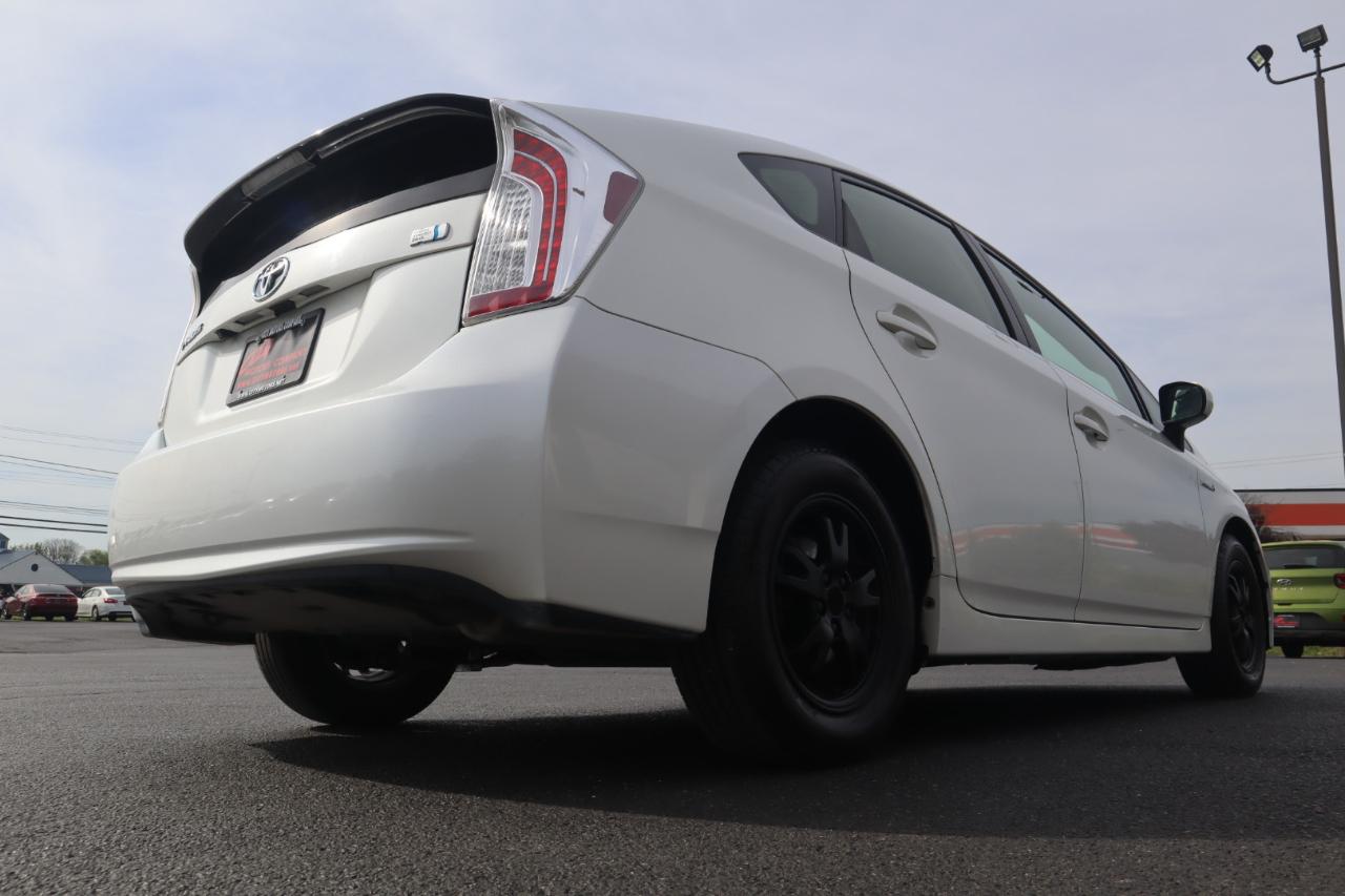 Toyota Prius 5dr HB Persona Series Special Edition (Natl) 2015