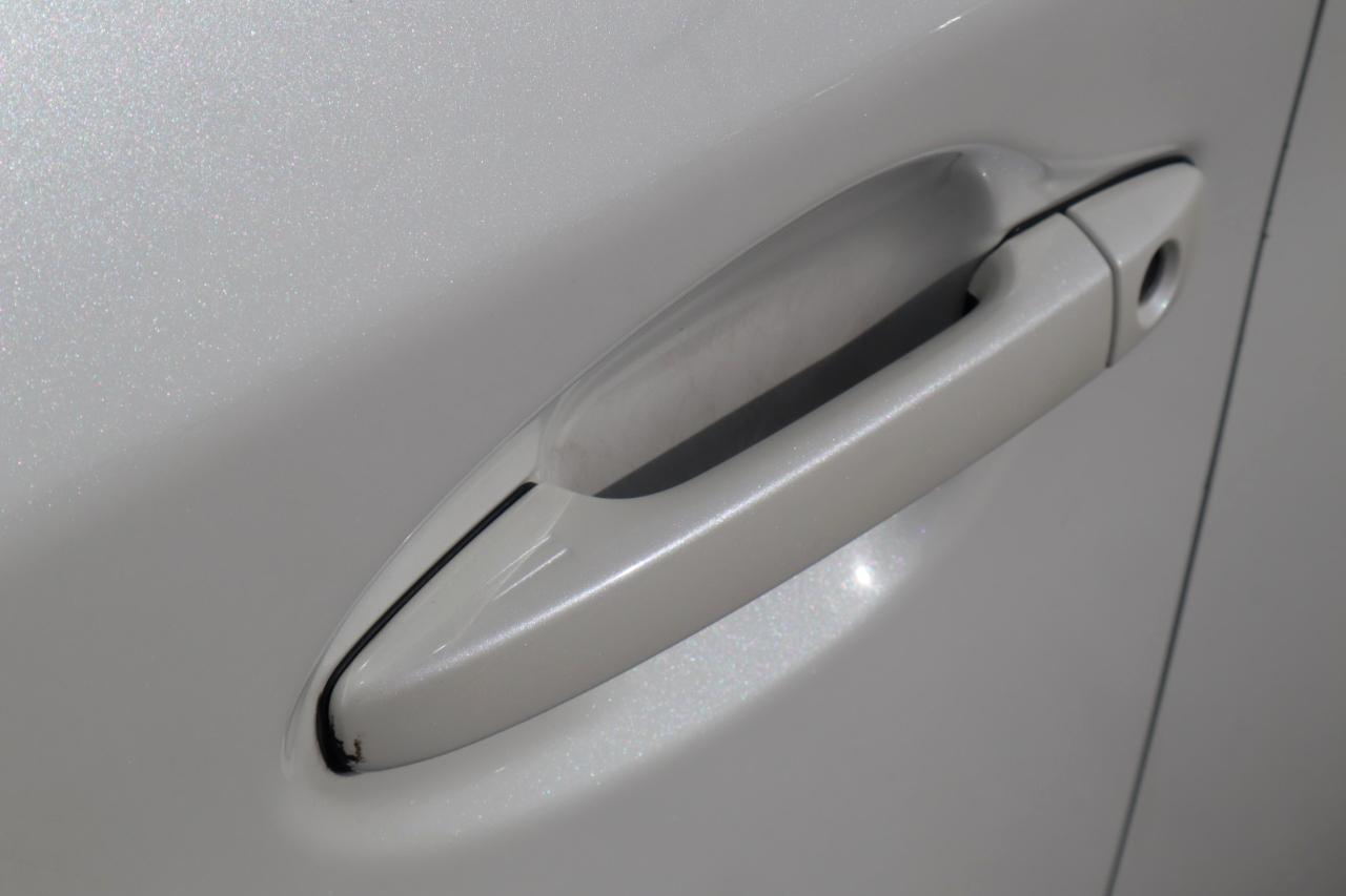 Toyota Prius 5dr HB Persona Series Special Edition (Natl) 2015