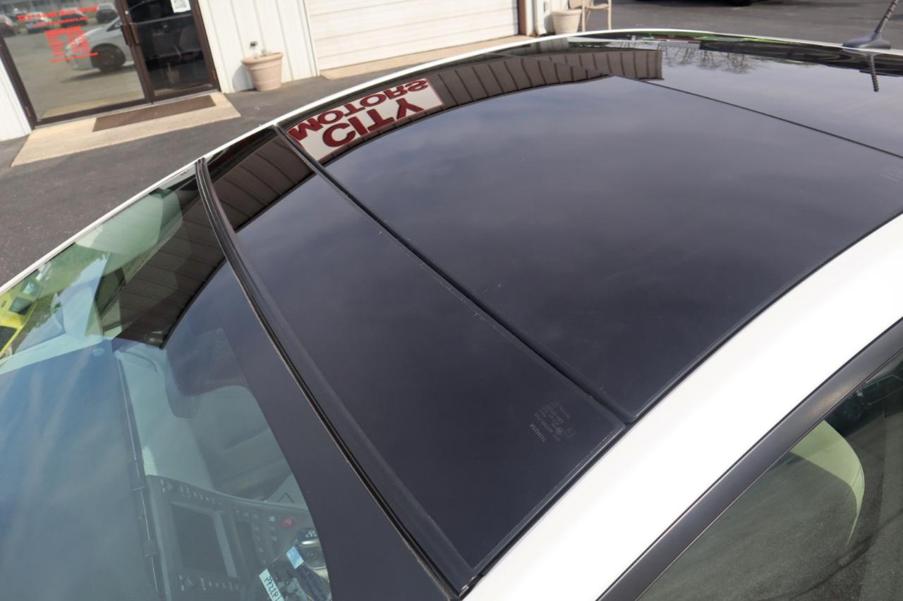 Toyota Prius 5dr HB Persona Series Special Edition (Natl) 2015