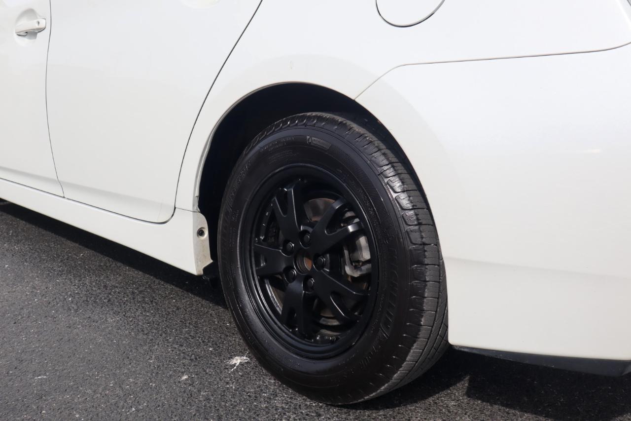 Toyota Prius 5dr HB Persona Series Special Edition (Natl) 2015