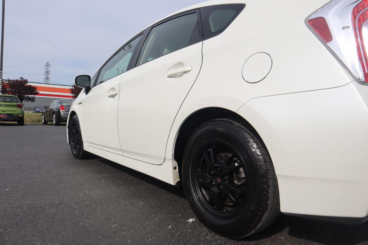 Toyota Prius 5dr HB Persona Series Special Edition (Natl) 2015