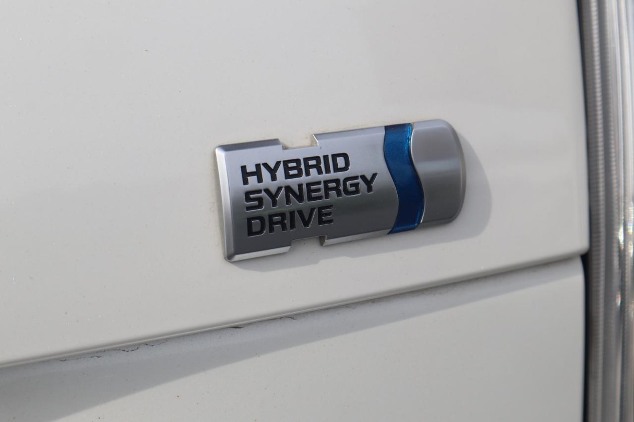 Toyota Prius 5dr HB Persona Series Special Edition (Natl) 2015