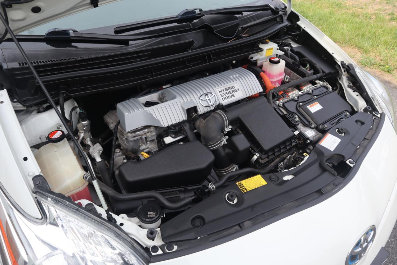 Toyota Prius 5dr HB Persona Series Special Edition (Natl) 2015