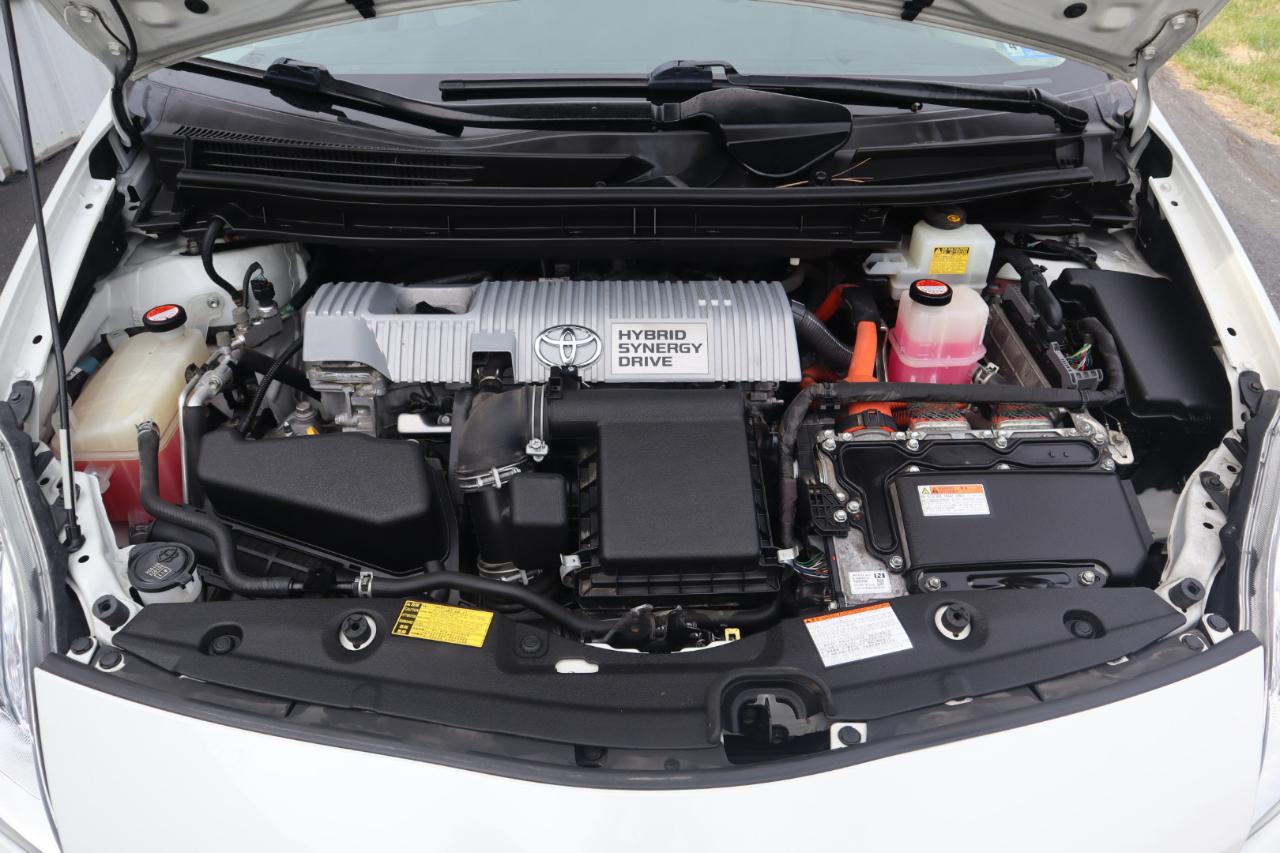 Toyota Prius 5dr HB Persona Series Special Edition (Natl) 2015