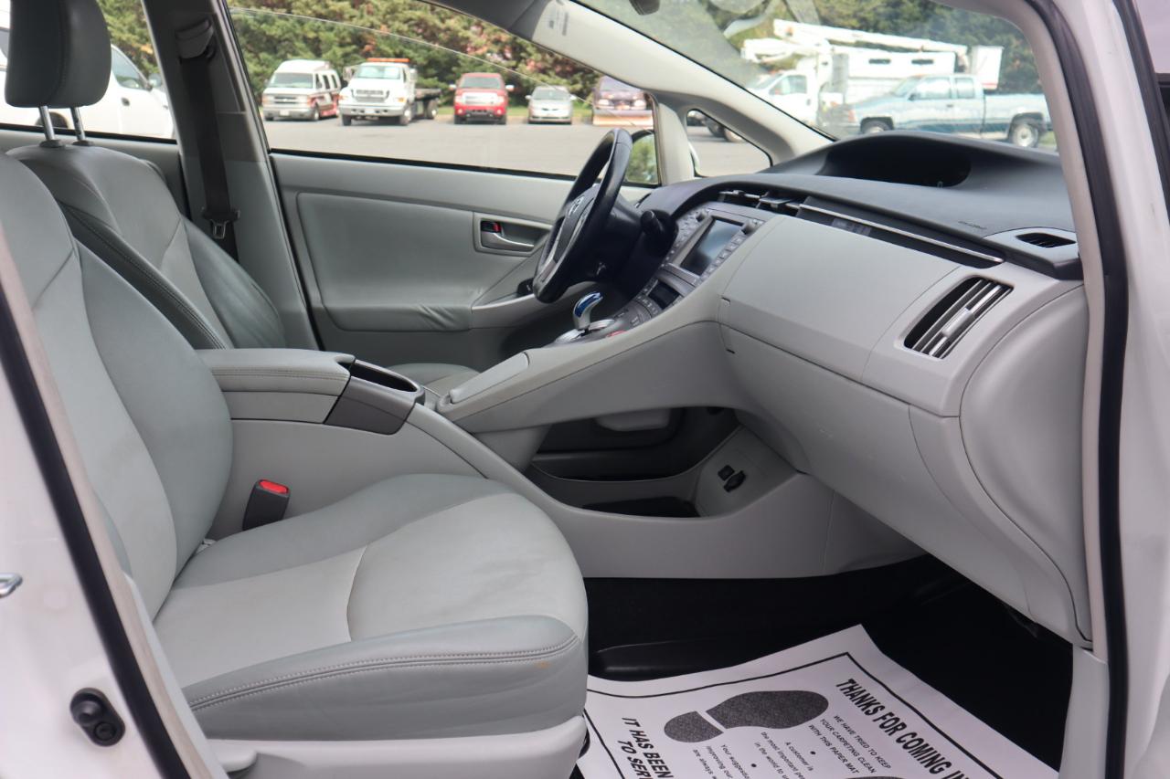 Toyota Prius 5dr HB Persona Series Special Edition (Natl) 2015