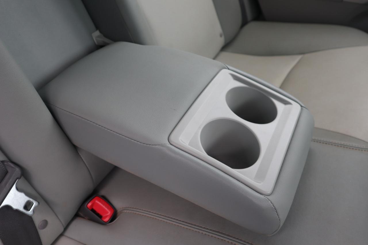 Toyota Prius 5dr HB Persona Series Special Edition (Natl) 2015