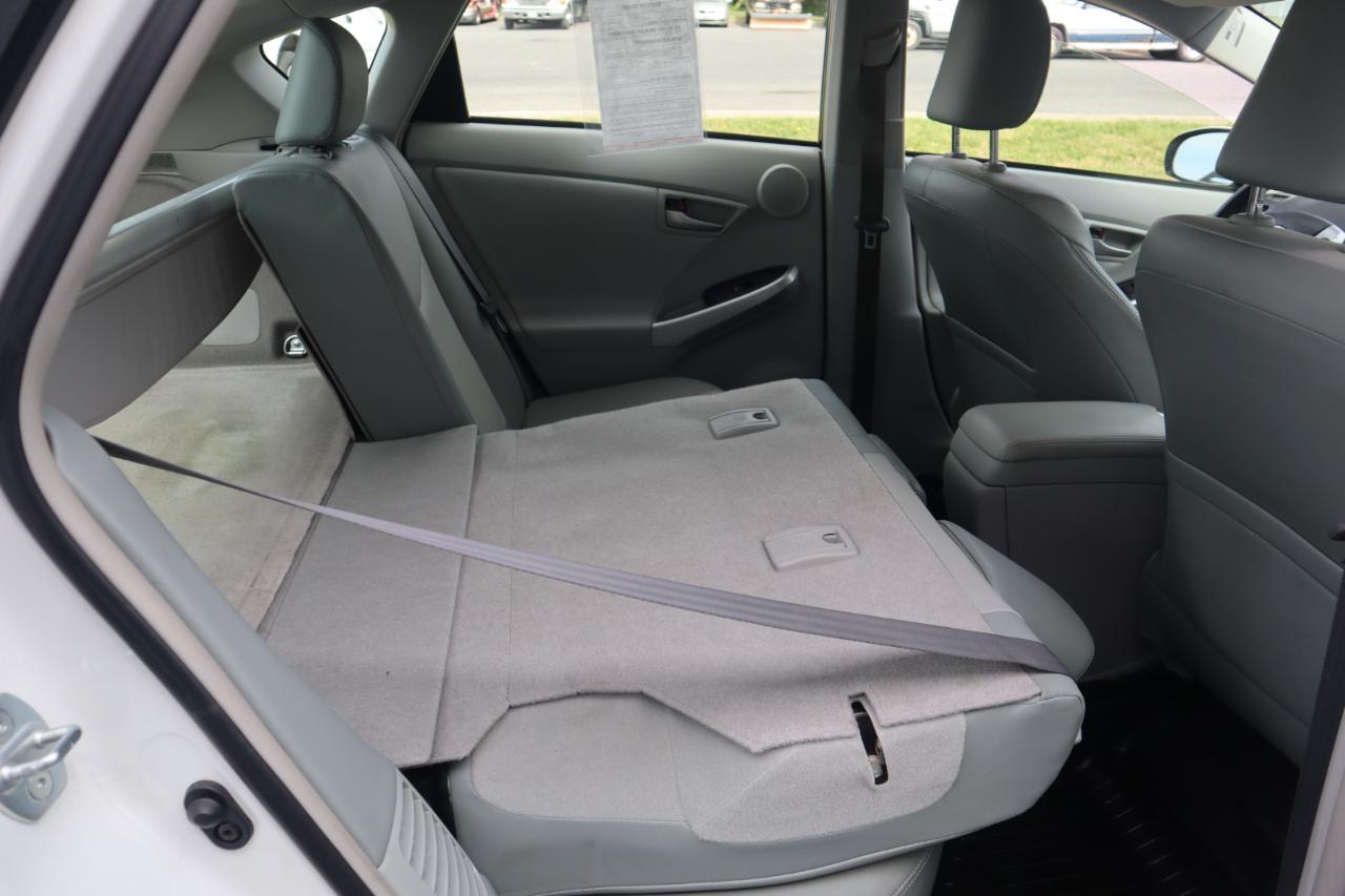 Toyota Prius 5dr HB Persona Series Special Edition (Natl) 2015