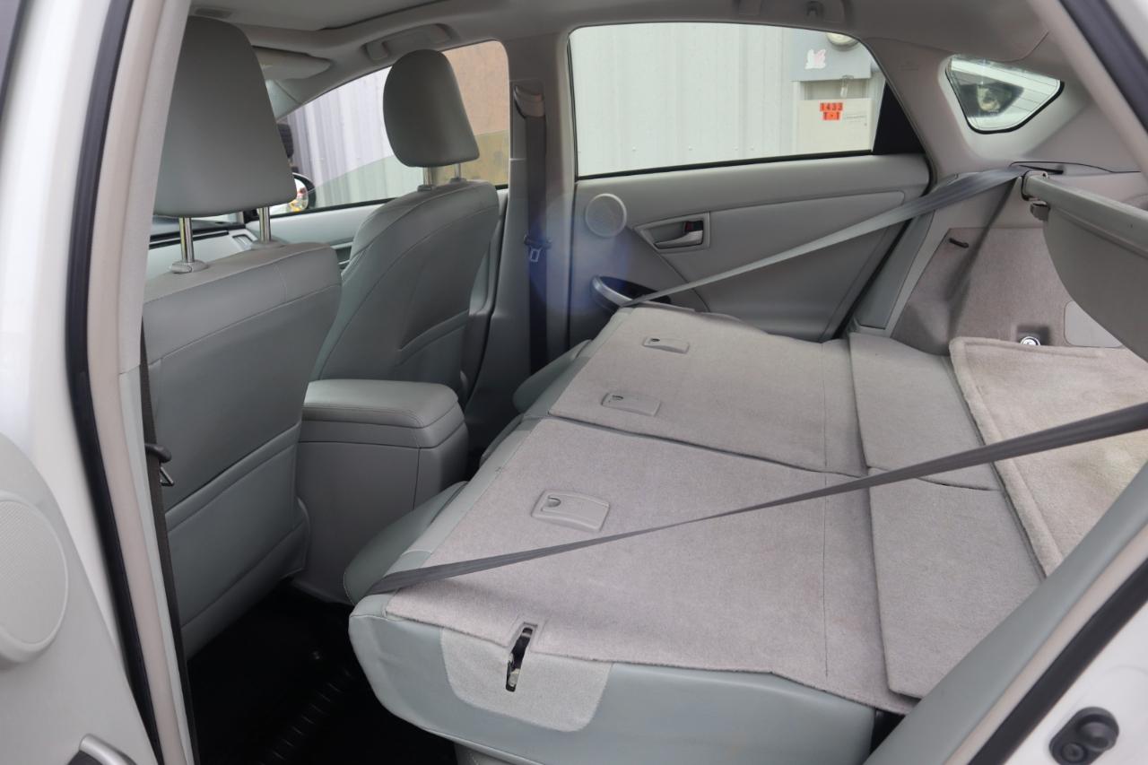 Toyota Prius 5dr HB Persona Series Special Edition (Natl) 2015