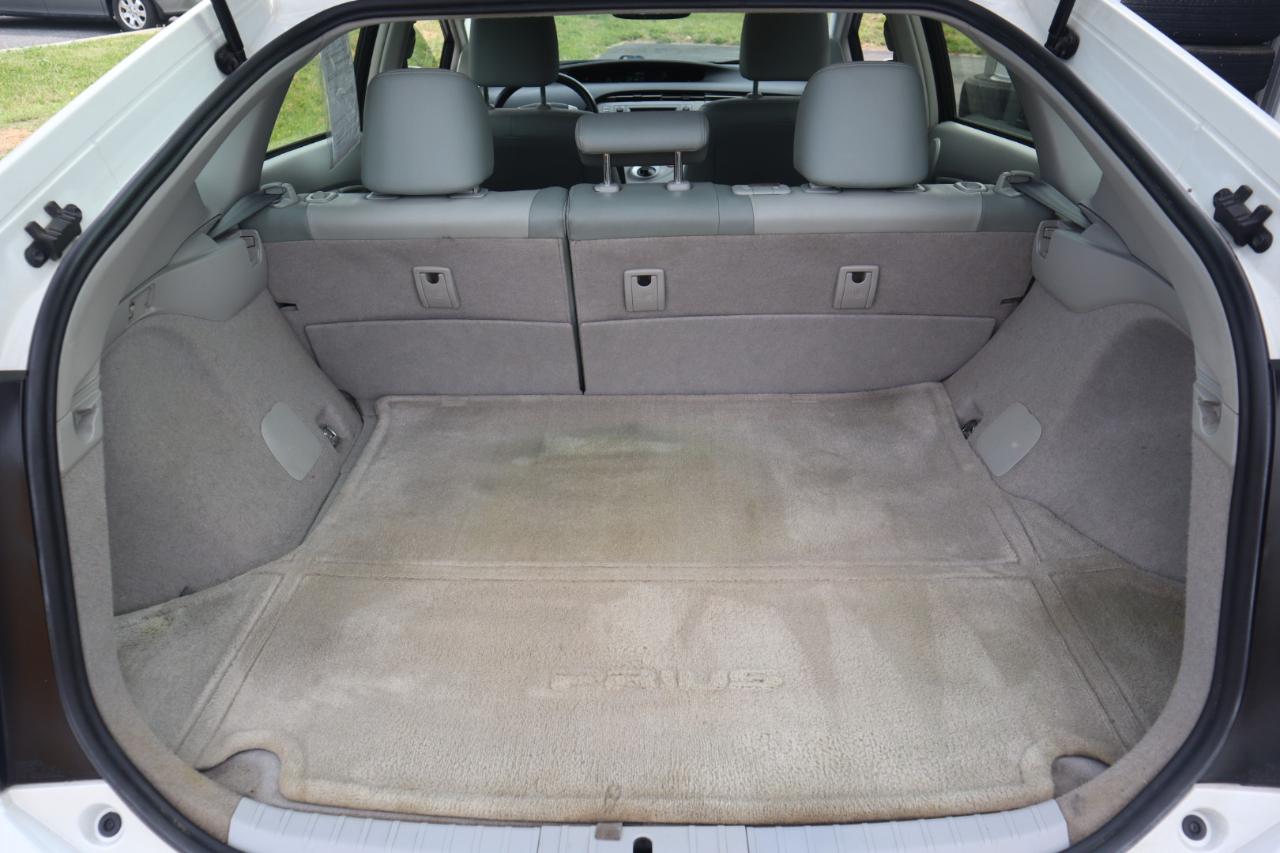 Toyota Prius 5dr HB Persona Series Special Edition (Natl) 2015