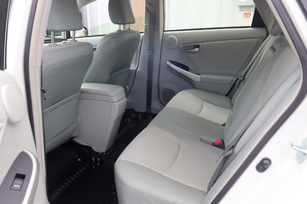 Toyota Prius 5dr HB Persona Series Special Edition (Natl) 2015