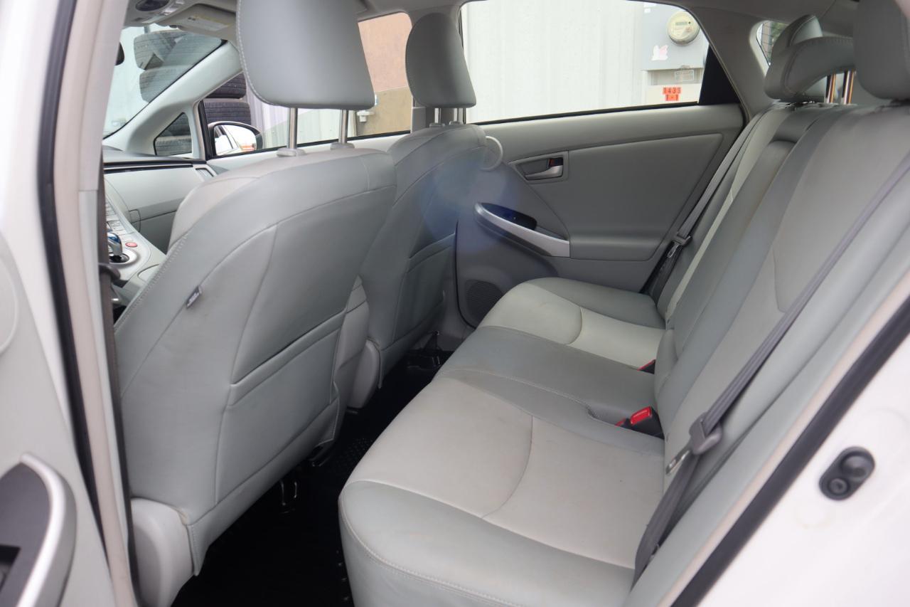 Toyota Prius 5dr HB Persona Series Special Edition (Natl) 2015