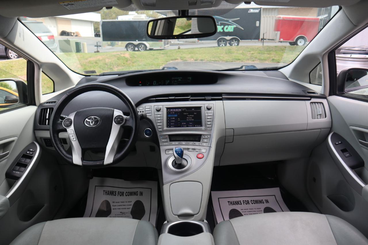 Toyota Prius 5dr HB Persona Series Special Edition (Natl) 2015