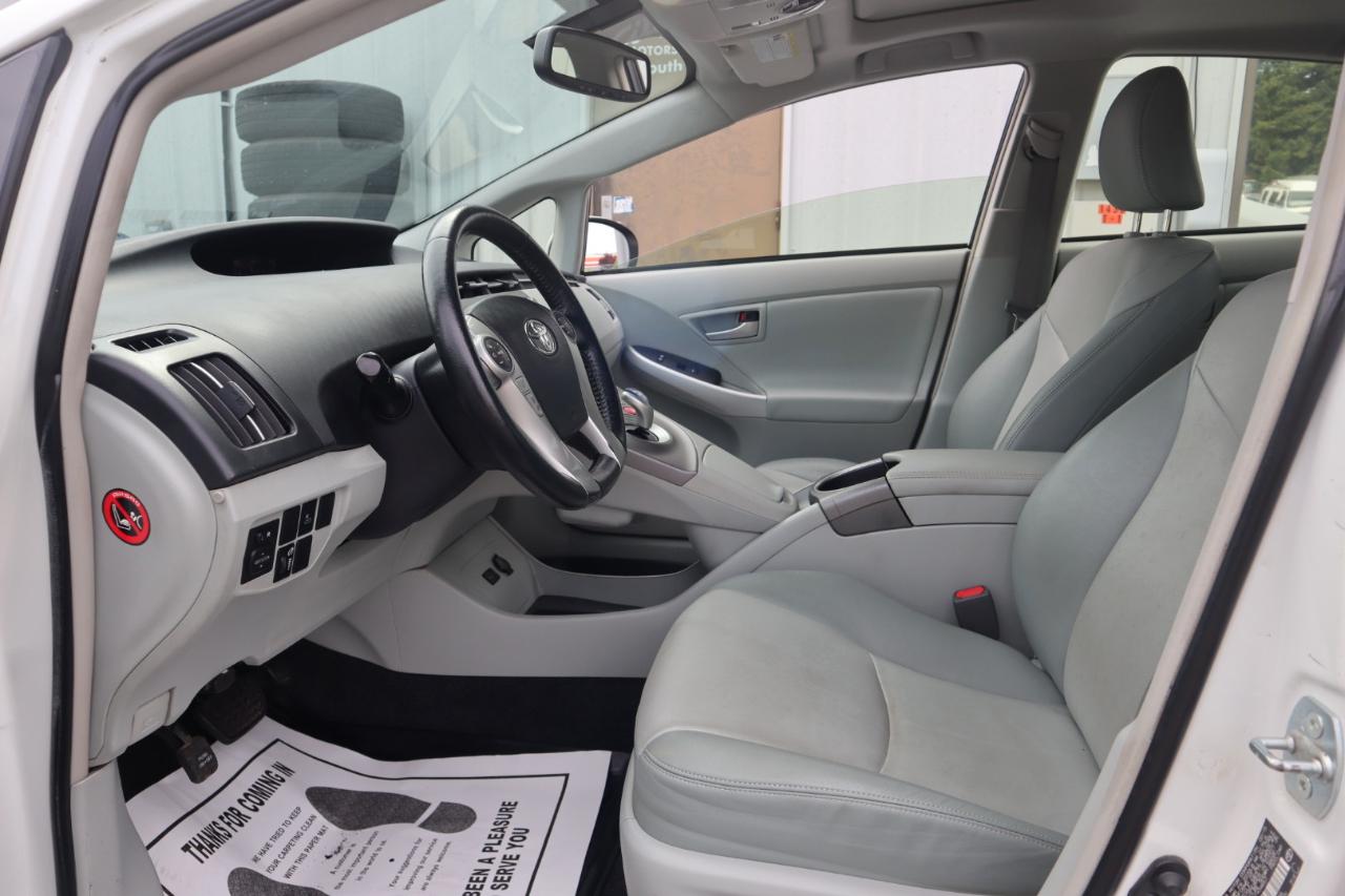 Toyota Prius 5dr HB Persona Series Special Edition (Natl) 2015