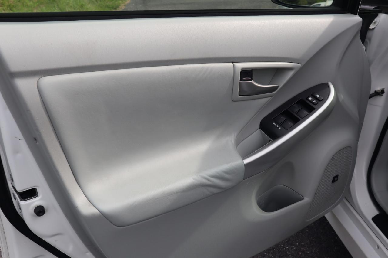 Toyota Prius 5dr HB Persona Series Special Edition (Natl) 2015