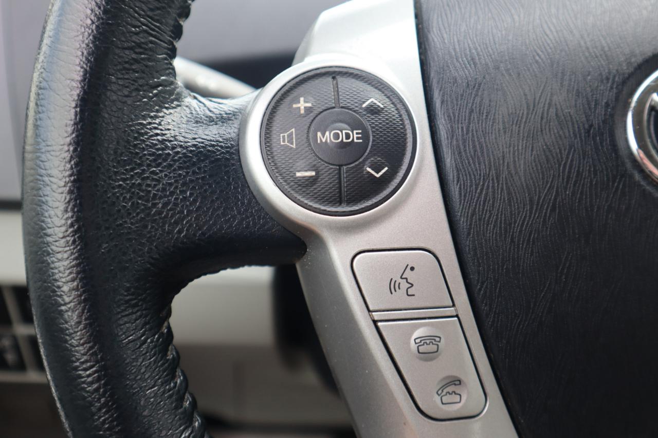 Toyota Prius 5dr HB Persona Series Special Edition (Natl) 2015