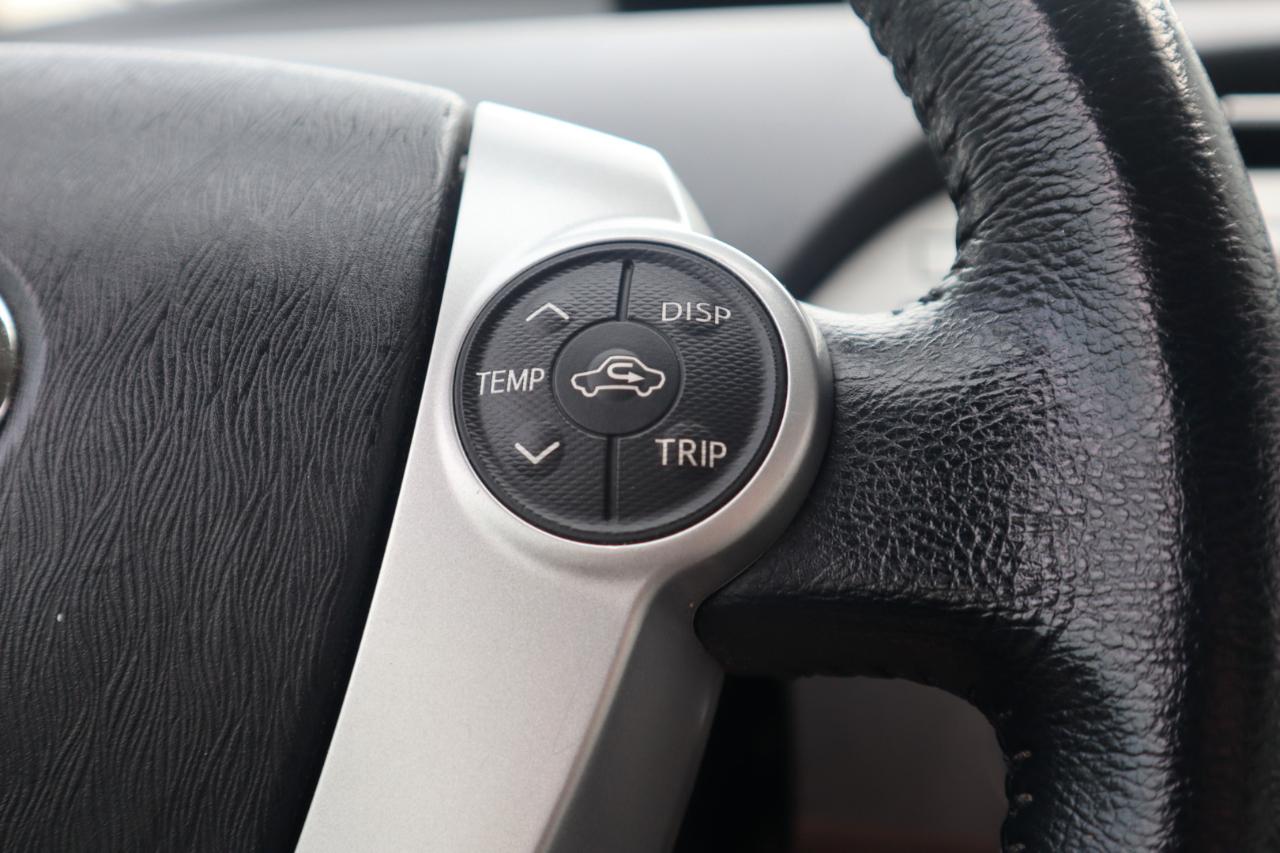 Toyota Prius 5dr HB Persona Series Special Edition (Natl) 2015