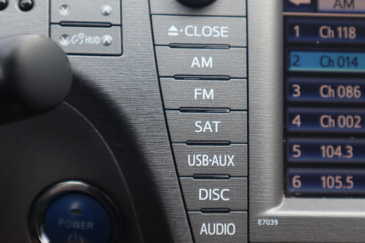 Toyota Prius 5dr HB Persona Series Special Edition (Natl) 2015