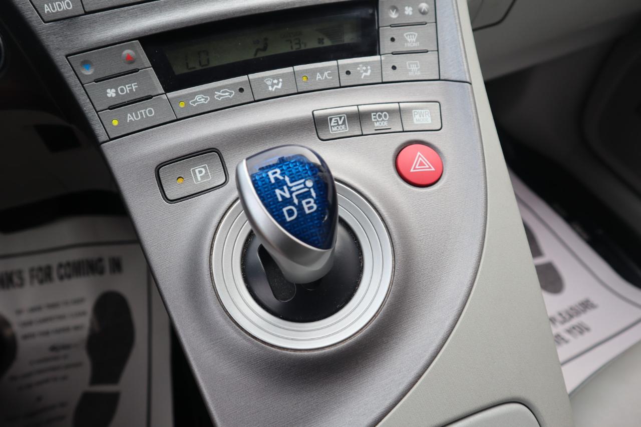 Toyota Prius 5dr HB Persona Series Special Edition (Natl) 2015