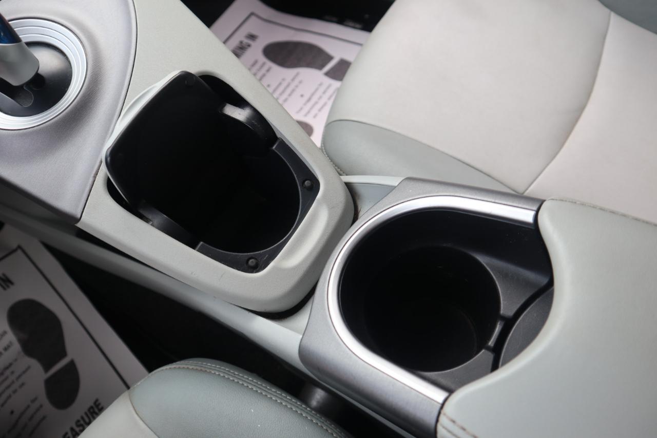 Toyota Prius 5dr HB Persona Series Special Edition (Natl) 2015