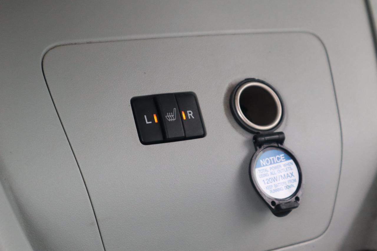 Toyota Prius 5dr HB Persona Series Special Edition (Natl) 2015