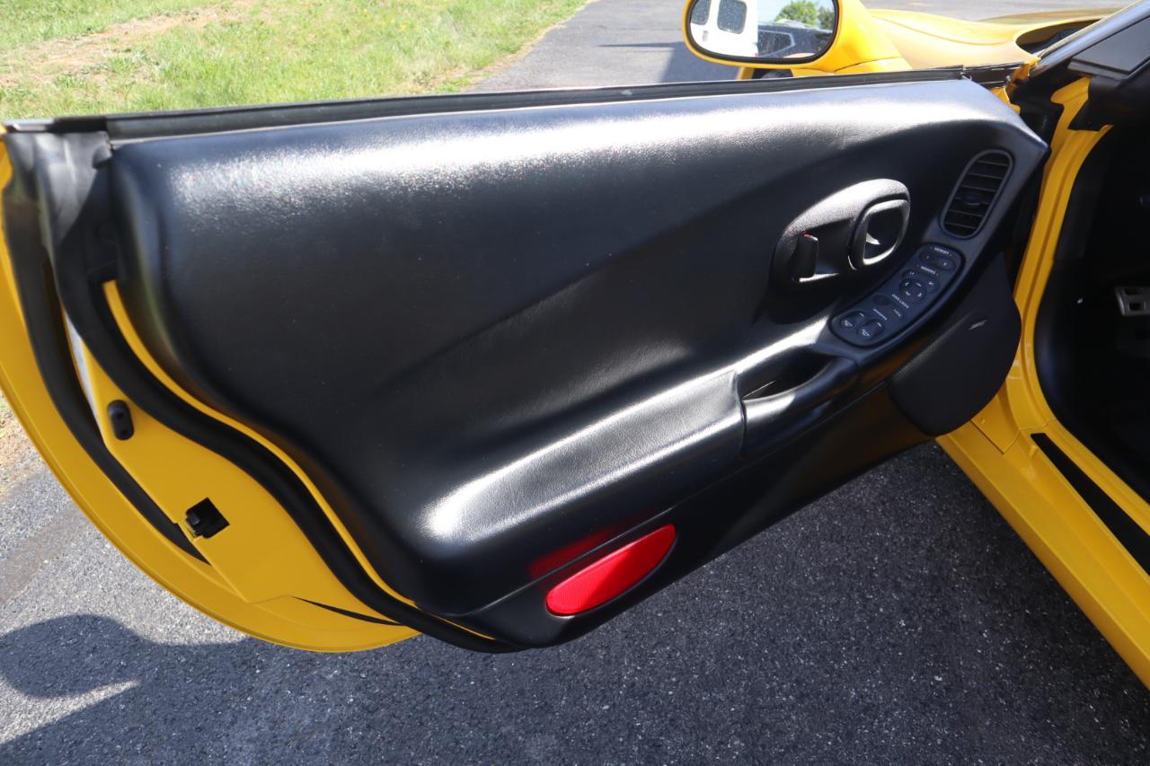 Chevrolet Corvette 2dr Convertible 2000