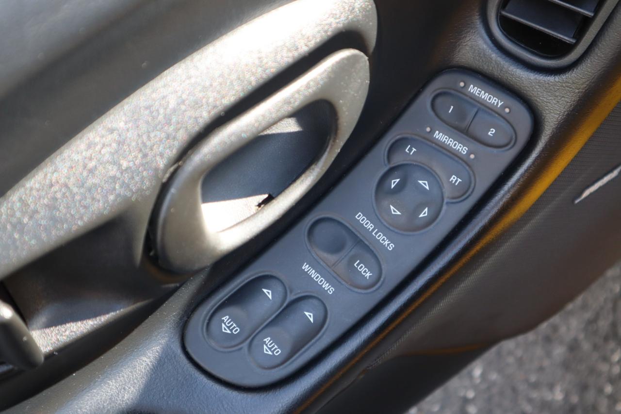 Chevrolet Corvette 2dr Convertible 2000