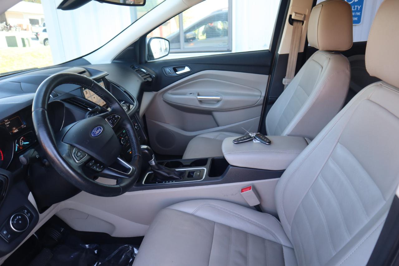 Ford Escape Titanium 4WD 2017