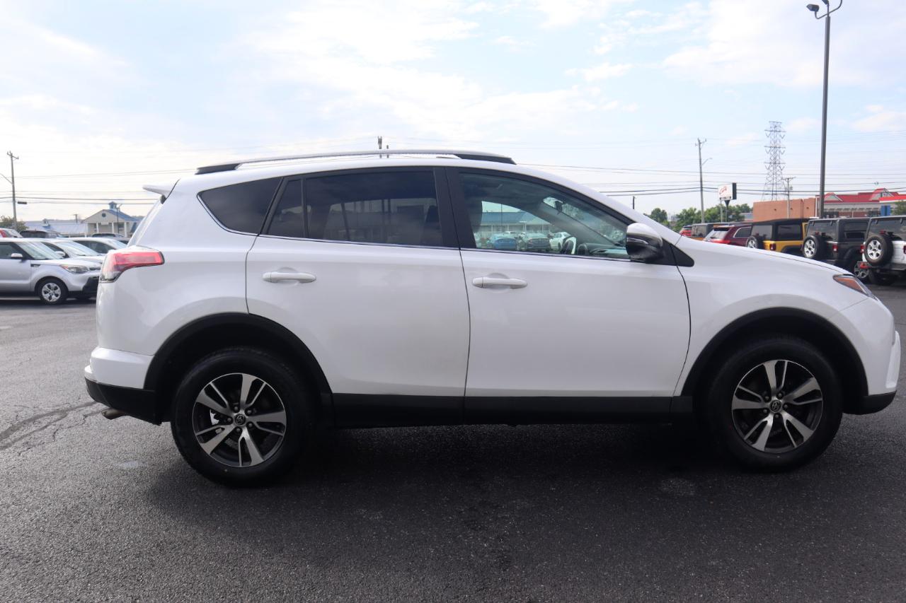 Toyota RAV4 XLE AWD (Natl) 2017